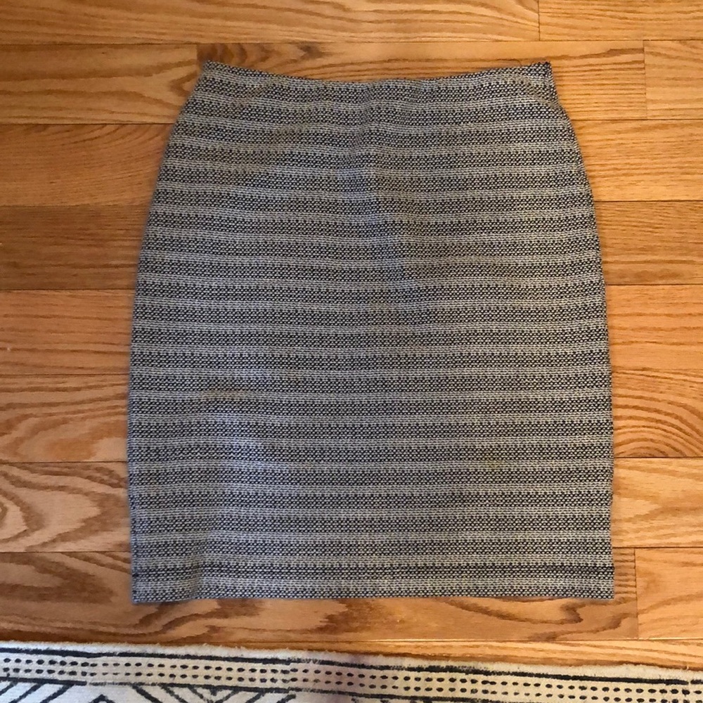Black and white Loft pencil skirt